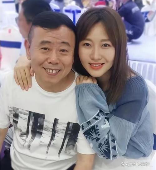 全家移民真相大白2年，享正师级待遇的潘长江，已走上另一条大道