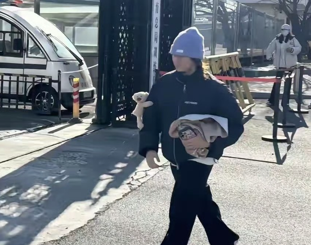 冬至暖意浓！全红婵现身北京复查，与陈艺文同框尽显队友情