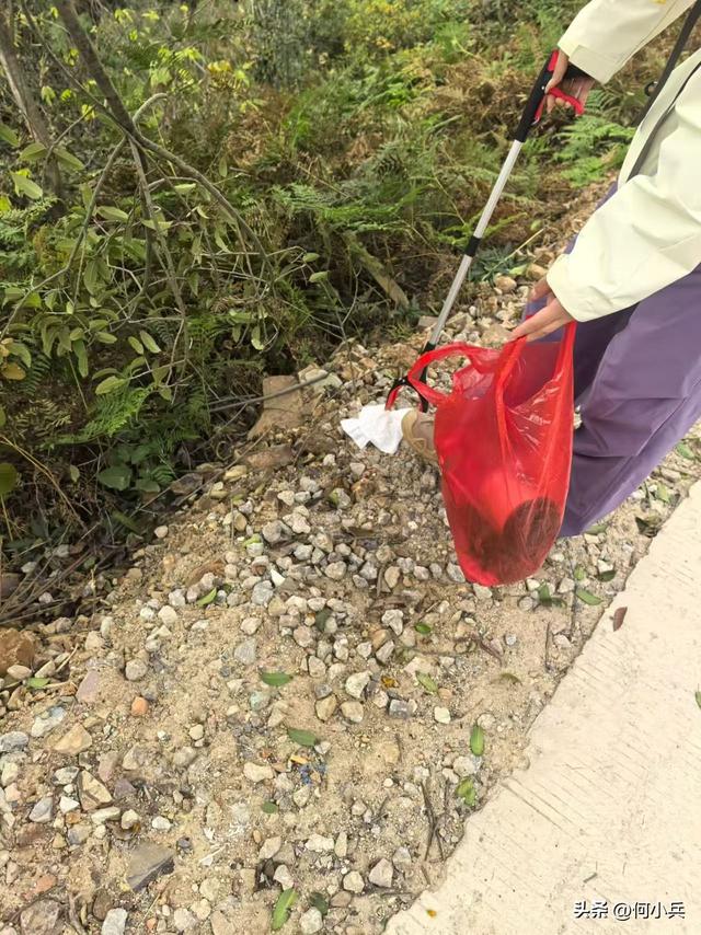 宜兴小七尖：市民偶遇义务拾荒女子 这份善举值得点赞