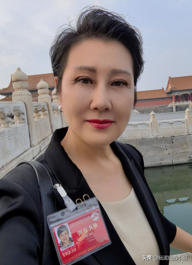 万万没想到，63岁张凯丽因九三阅兵上的一个动作，实现口碑暴增