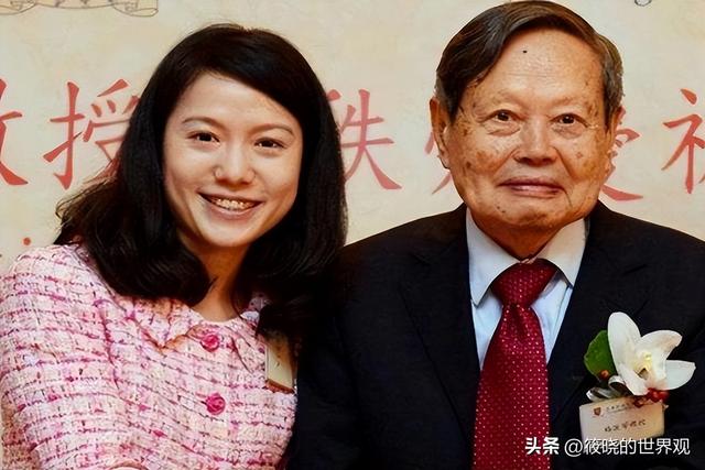 49岁的翁帆也没想到，杨振宁去世后，竟因一个举动实现口碑暴涨