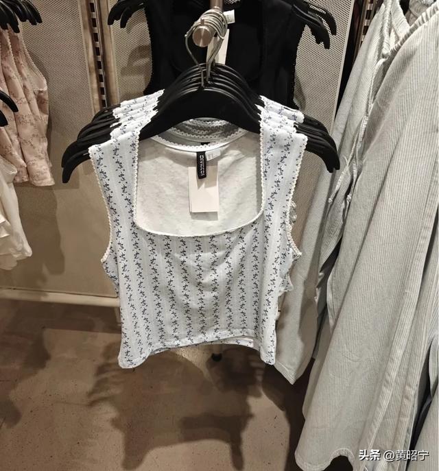 突然觉得十几年前的衣服比现在好看多了！网友：那都是真材实料