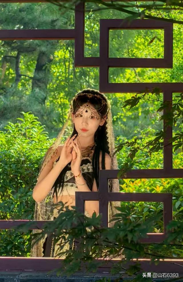 《雨荷厅畔荷香美女乐》～新华社原军事记者陶俊峰泉城大明湖美拍