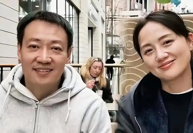 离春节不到2月，52岁辛柏青高调传出喜讯，朱媛媛终于可以放心了