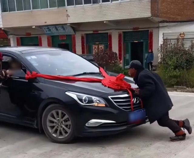 拦婚车索要50条香烟的3人，已社会性死亡，结局舒适，评论区炸锅