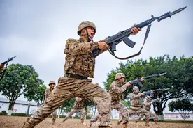 火热练兵！直击武警训练现场图片