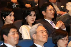 李富真：韩国女首富嫁穷保镖，被前夫分走141亿离婚费图片