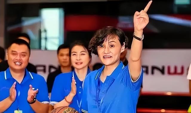 郭晶晶没想到，移居美国惨遭丈夫抛弃的高敏，已走上另一条上坡路