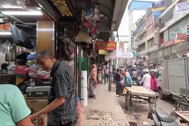 船到孟加拉，船员邂逅当地女人，惊喜连连，临走的告白令人感动