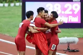 （杭州亚运会）中国队获得田径男子4x100米接力冠军图片