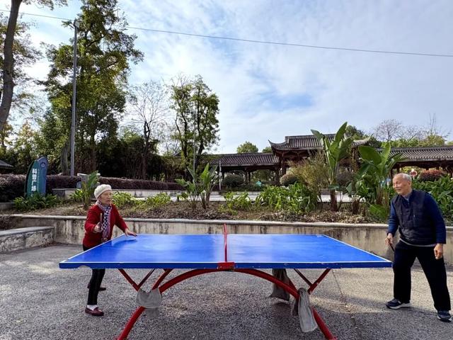 走！晒太阳去！