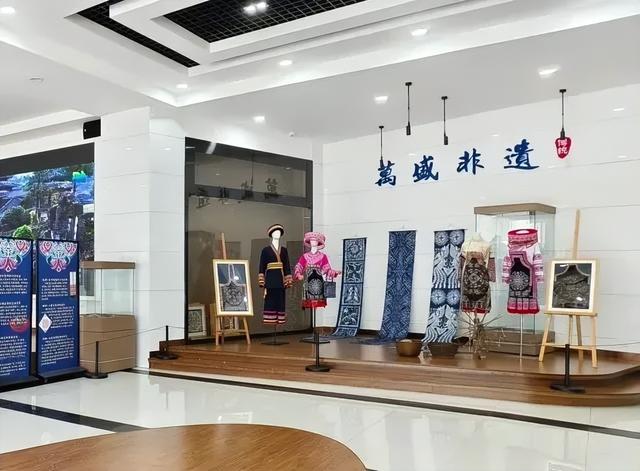 游重庆｜这份攻略助你看球、出游两不误，速戳→