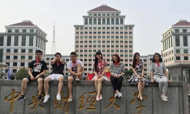刘强东美女助理：出身普通，却深得刘强东信任，名下400多家公司