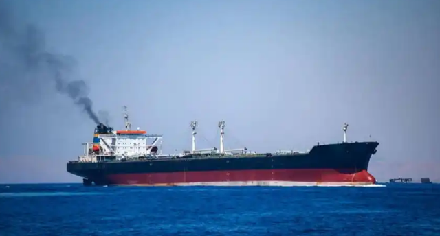 委内瑞拉致电中方后，油轮得到大批军舰护航，特朗普还是算漏一环