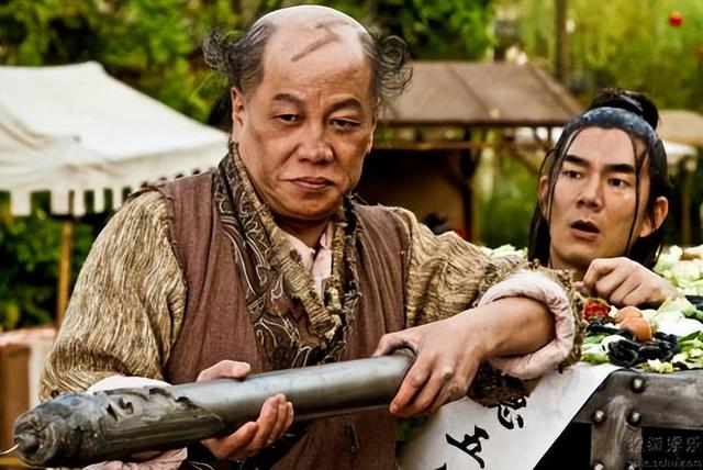 梁小龙去世不到24小时	，恶心的一幕发生了，成龙发文吊唁字字催泪