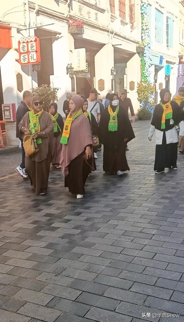 封关前瞻丨海口骑楼老街冬日景象：满眼都是外国人