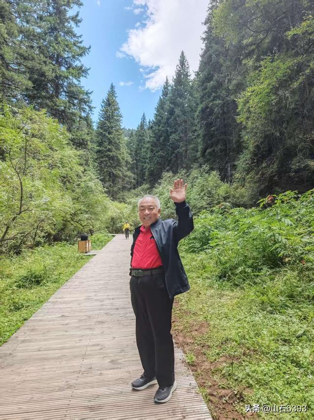 丁怀华：《大美川府行 大爱祖国情》