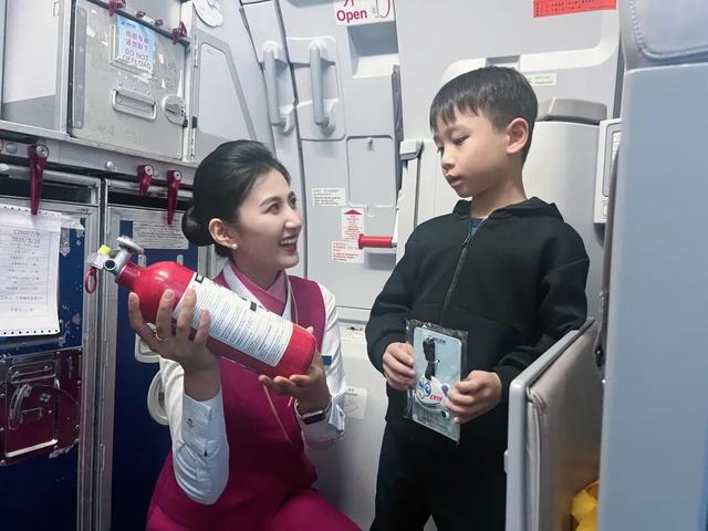 上海出发航班，紧急一幕！"快救救我女儿，她刚怀孕..."这波操作刷屏↗