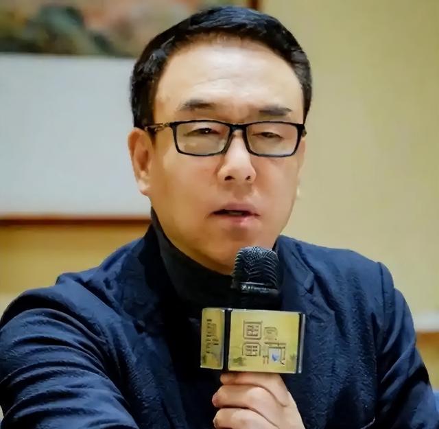 她成功挤走央视导演原配，上位1个月就终身瘫痪，外界议论是报应