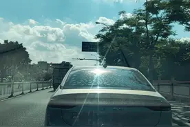 为什么后挡的窗膜起泡会这么常见？图片