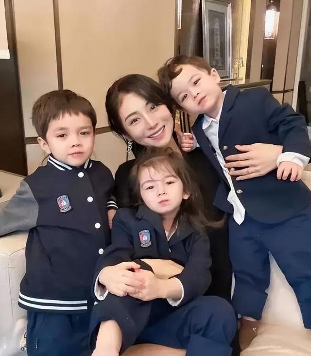 花50万买英国精子生3娃，7年后山东女子现状曝光：她后悔了吗？