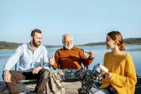 人到晚年才明白：“兄弟不共财，姐妹少往来”！图片