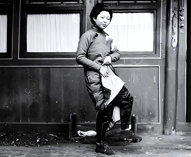 旧社会的老鸨有多狠？窑子里的姑娘，被老鸨变着花样的折磨