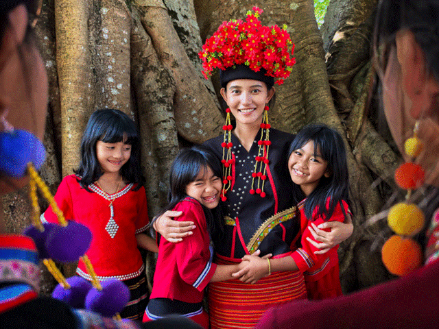 “把全世界的美都浓缩在这里”，这场年终大展惊艳了2025最后一个周末