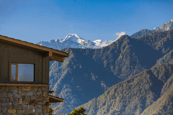住在“松赞·石月亮山居”，在云端造梦，与星月同眠