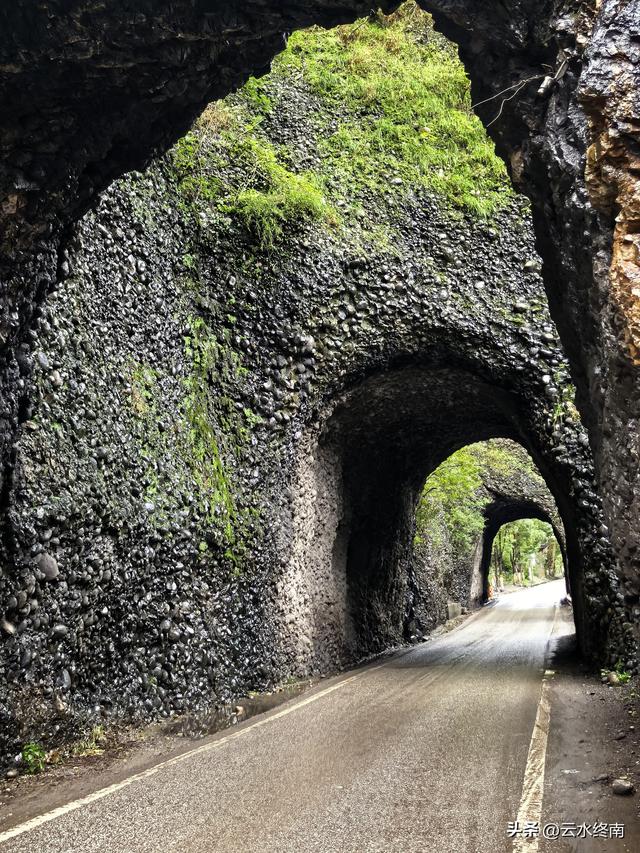 川陕交界的210国道上，有唯一的一段单行线，藏着蜀道上两个秘密
