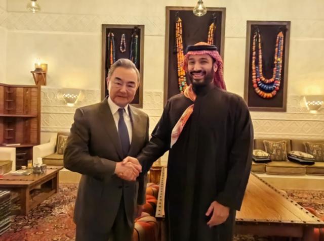 行程结束，王毅离开中东，临走前向日本发出警告，高市被当面痛骂