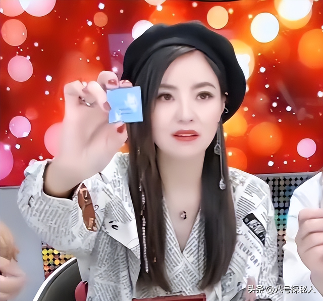 她和撒贝宁同居多年，却转身投入富家怀抱，没想到现在竟沦落至此