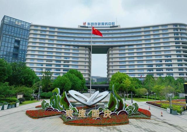 合肥街头“变装”发现了没？国庆假期一起逛花境吧！