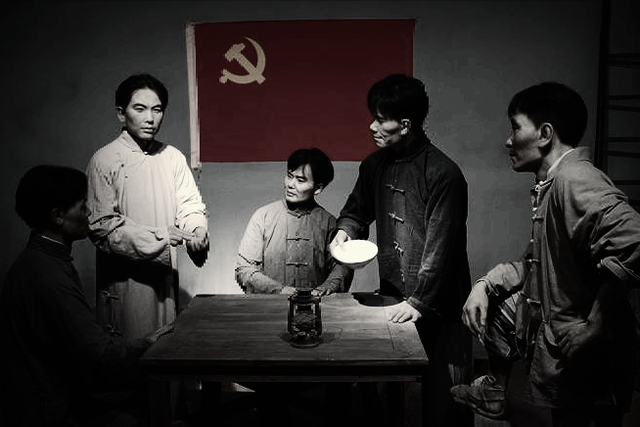 他是中央组织部原部长，69岁官至正国级，长子如今是全国政协委员