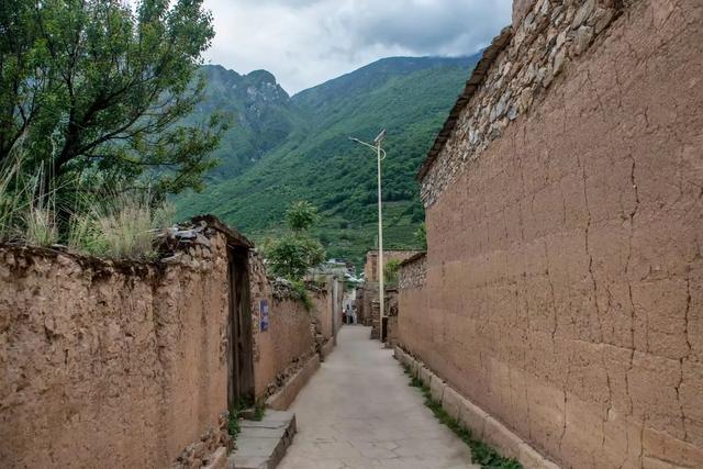 萝卜寨、岷江大峡谷