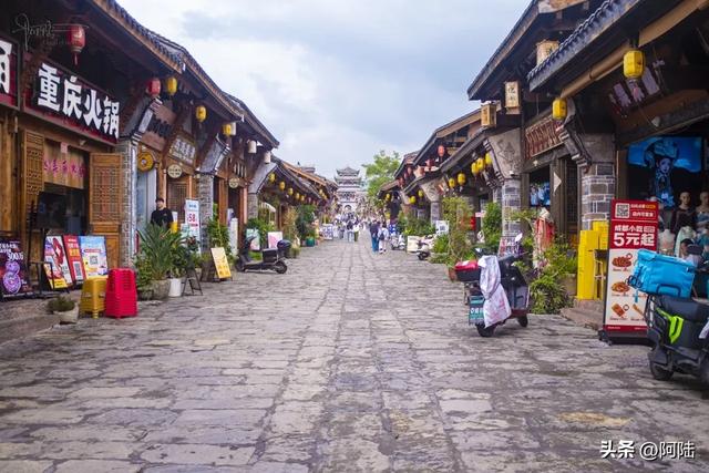 西昌古城始建于明洪武二十年，是凉山地区珍贵文物遗存最多的地方