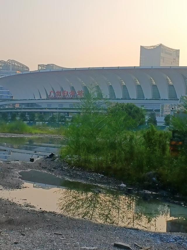 广东再行记之二十七 在广州白云火车站返京的列车上
