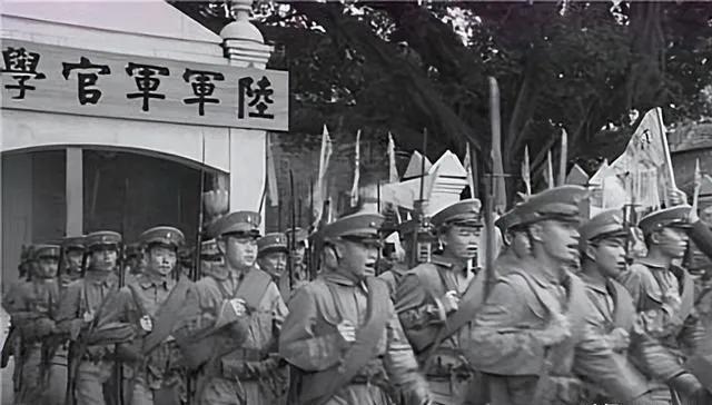 落难将军香港求生记：从中将到码头苦力的十年