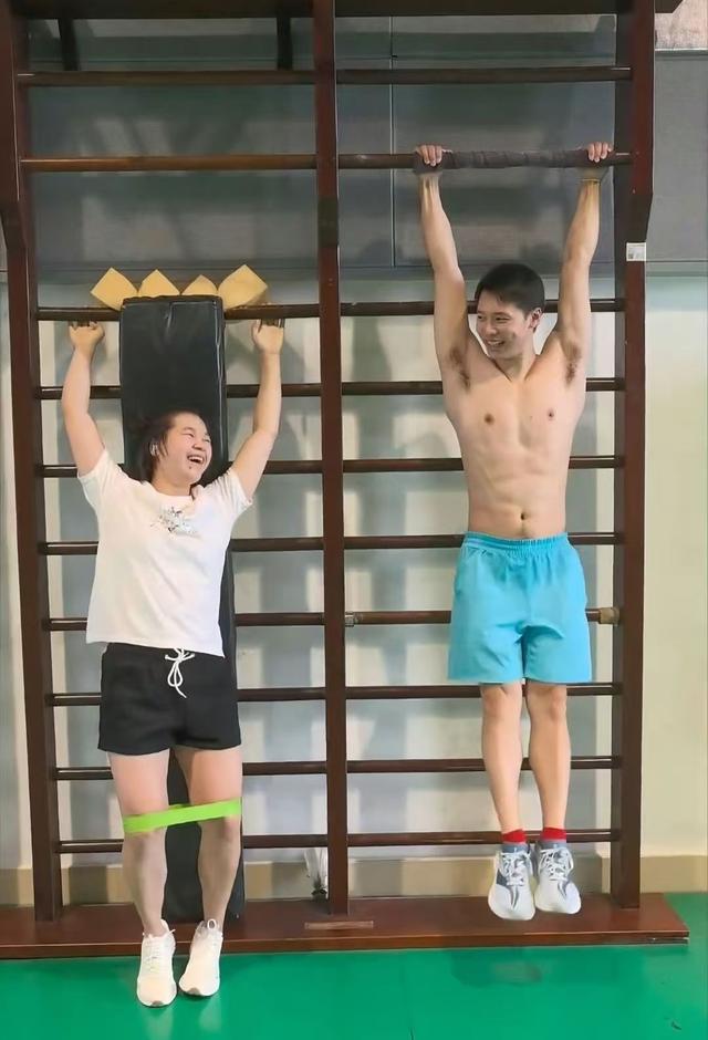 全红婵恢复体能训练，动作吃力身材圆润，网友建议转行举重