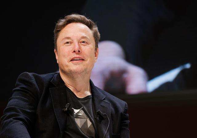 特朗普昭告50州，不能让中国超车，马斯克重返白宫，最强帮手回归