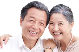 结婚当天婆婆给我个下马威，老公请我让着她，好啊！我换个新郎图片