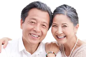 结婚当天婆婆给我个下马威，老公请我让着她，好啊！我换个新郎图片