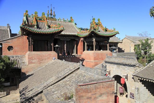 比平遥人少，比阆中低调，城墙环绕的晋商古城，真后悔没早点去