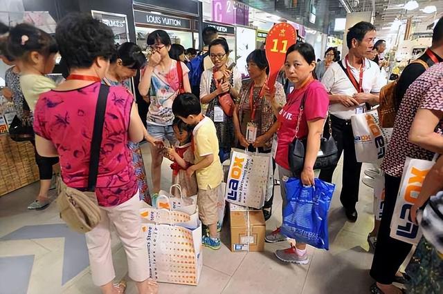 出国最不受欢迎的中国游客行为，第一条99%的人都干过！
