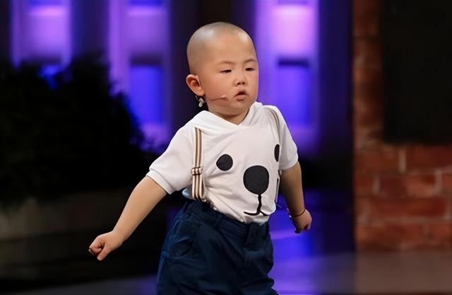 3岁上央视，5岁上春晚的男孩张峻豪，如今独来独往，还厌学？