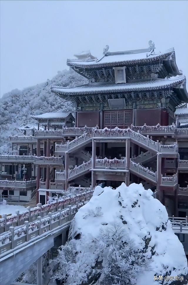 河南老君山迎初雪，一下雪就封神！银装素裹再现仙境盛景