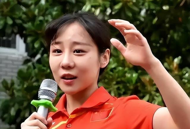 体操冠军邓琳琳，1.37米没人追，退役后身高突增，老公把她宠成宝