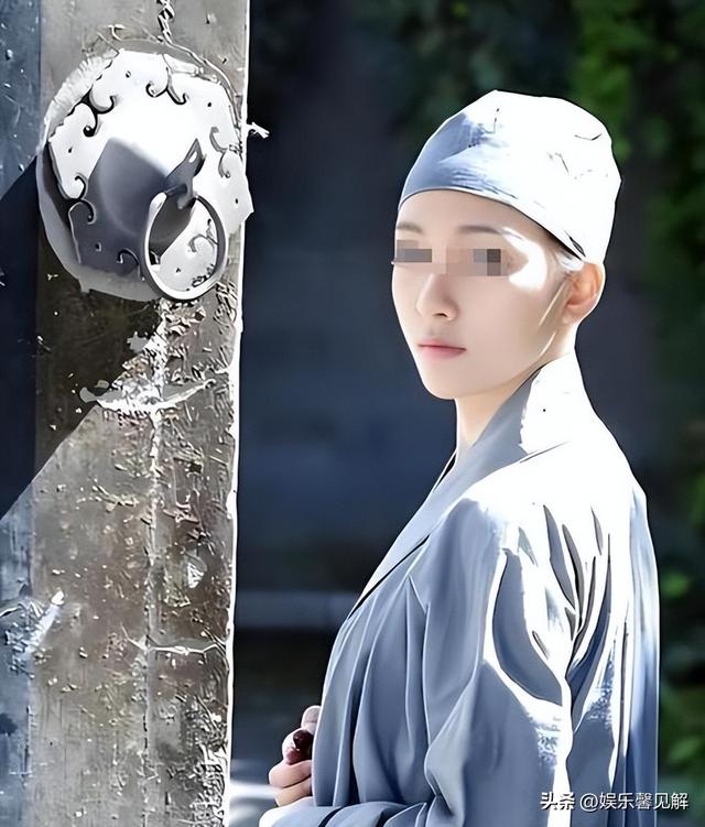 揭秘尼姑庵真相：表面佛门实则妓院，穿黑丝戴假发，香客人来人往