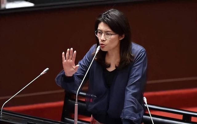 国民党改选，郑丽文暂排第一，不料郑丽文却说：我目标是不统不独