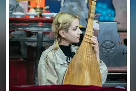 在云南样样好丨快听！伊朗女孩在丽江奏乐图片